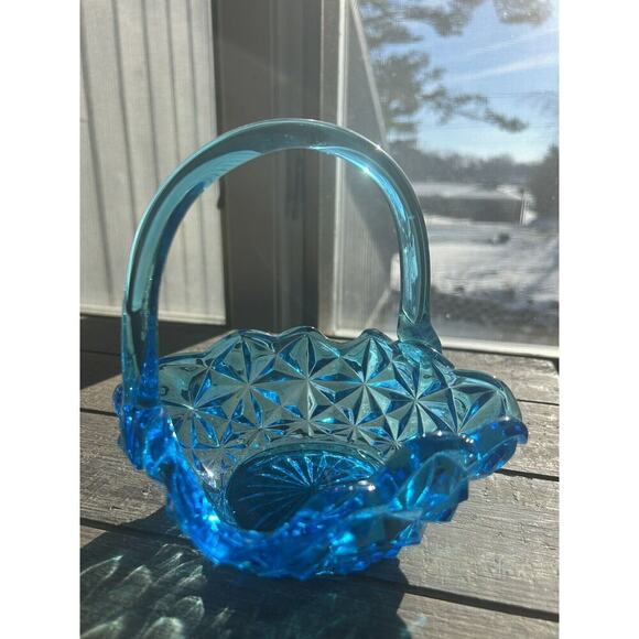 EUC Vintage Indiana Glass Monticello Aqua Blue Basket Handle 7" Easter Gift Art - Picture 1 of 12